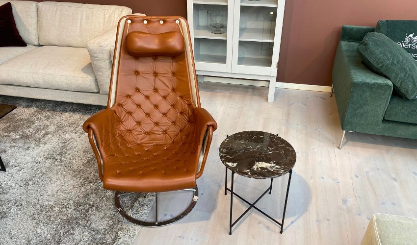 https://interiorbutiken.pro/fatoljer/klassiska-fatoljer/jetson-fatolj-lader-naturale-cognac/